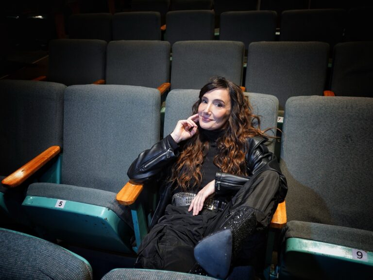 Jorgelina Aruzzi: Humor y sensibilidad de una chica de barrio que transforma la adversidad en risa