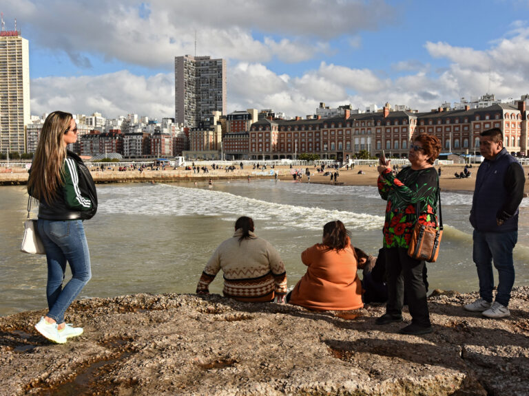 Feriado del Día del Trabajador en Mar del Plata: Clima incierto y reservas bajas repercuten en el turismo