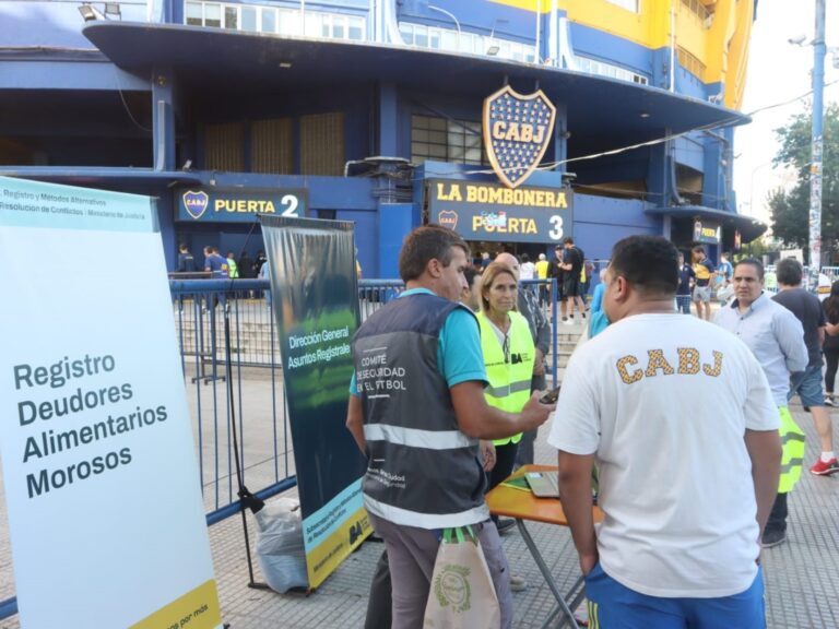 Gobierno impone restricciones: Deudores alimentarios no podrán ingresar a las canchas a través del programa Tribuna Segura.