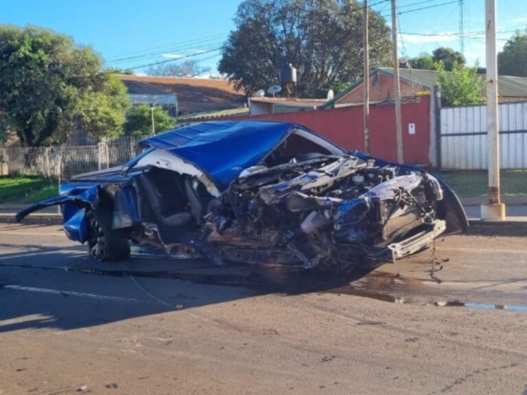 Borrachera al volante: destruye su Amarok en un choque y sale ileso