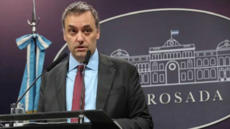 EN VIVO: Manuel Adorni defiende la libertad de prensa en conferencia de prensa
