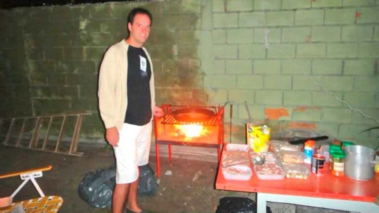 Las burlas a Adorni por sus fotos anteriores a la política: ‘Más pobre que el vocabulario de Karina Milei’