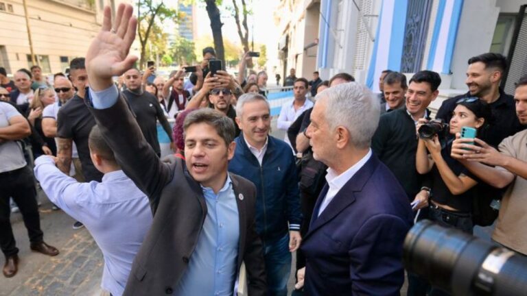 Kicillof en Córdoba: “El Gobierno abandona a las provincias”