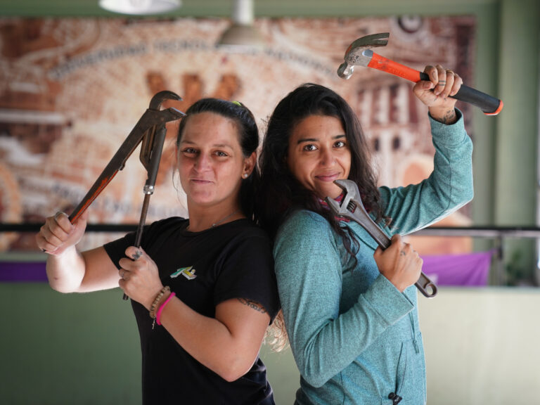 Desafiando estereotipos: Mujeres que rompen caños y mandatos