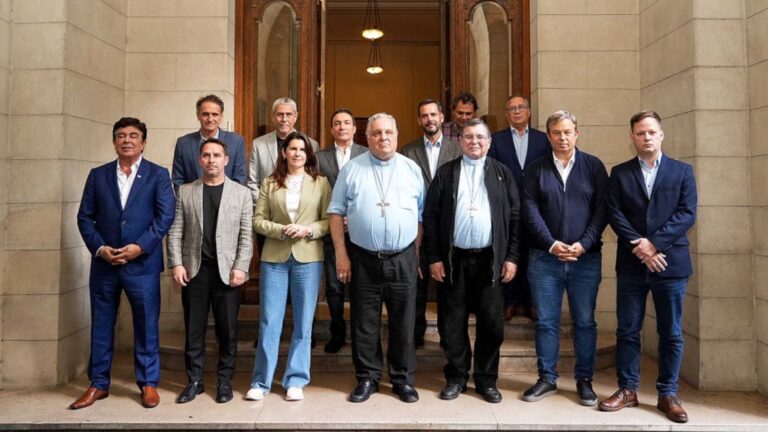 Alertan sobre la Crisis Social: La Iglesia y los Intendentes Peronistas se Unen