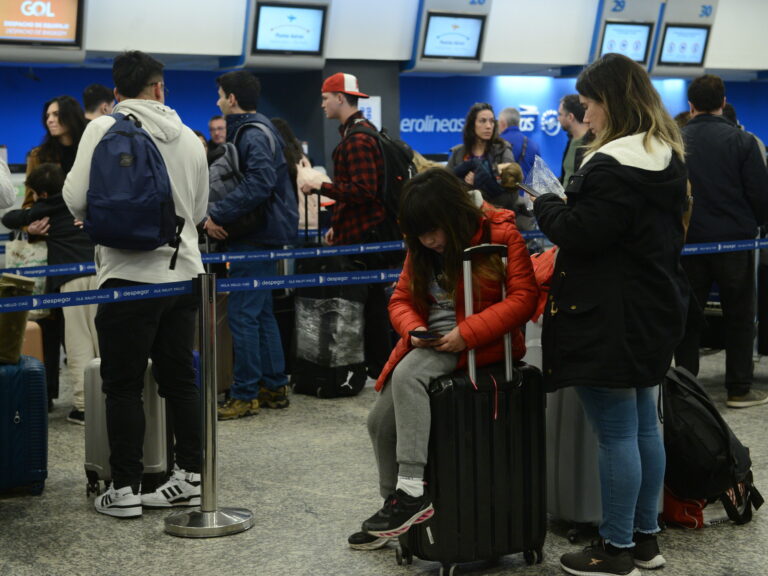 Viajes de los Argentinos en 2026: Desafíos Económicos, Preferencia por Brasil y el Verano