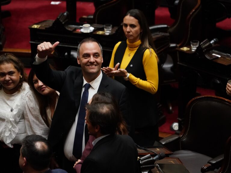 Manuel Adorni esquiva interpelación en Diputados ante una oposición dividida y alivia al Gobierno