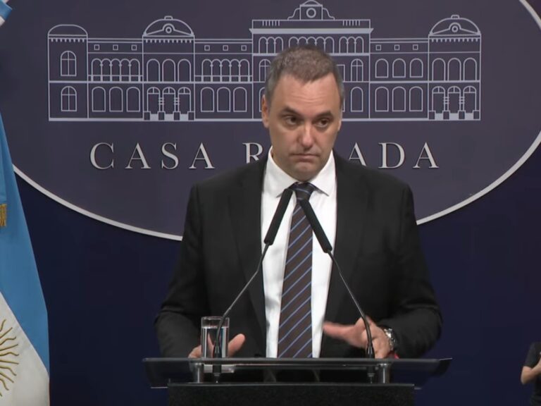 Expertos analizan transacciones en billeteras vinculadas a Manuel Adorni, tras el escándalo de $LIBRA