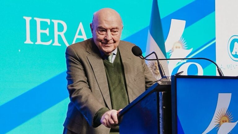 Domingo Cavallo: «Sin reservas, no hay forma de frenar una corrida cambiaria»