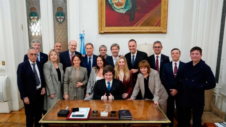 Ministros y Secretarios: Sueldo Aumenta un 123% en el Estado