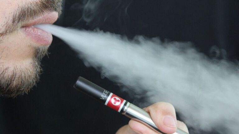 ONGs denuncian nuevas políticas sobre vapeadores y cigarrillos electrónicos
