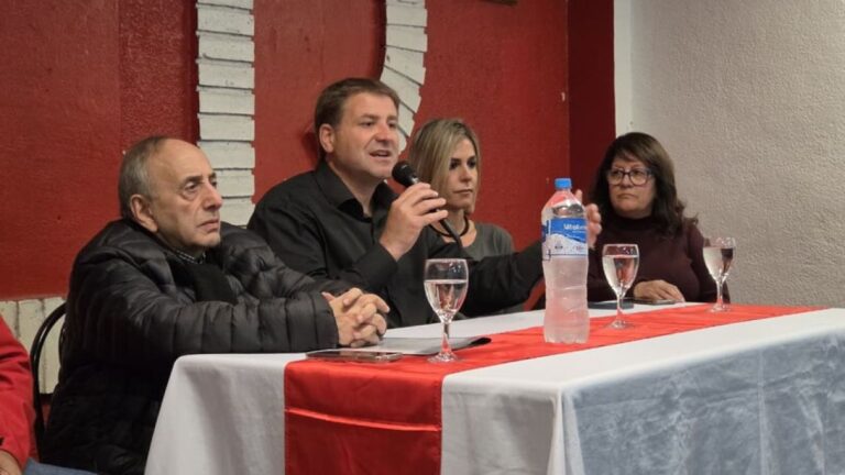 El ‘Ruso’ Gvozdenovich impulsa comités y organiza un grupo halcón en la UCR Capital