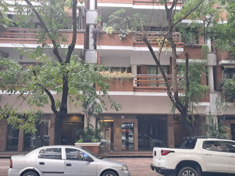 Justicia incurre en nuevo gasto: Adorni supuestamente pagó 255.000 dólares a constructor Tabar por muebles