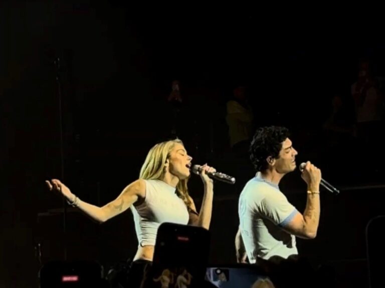 Los Jonas Brothers sorprenden a Tini Stoessel con un inesperado dúo en el Movistar Arena