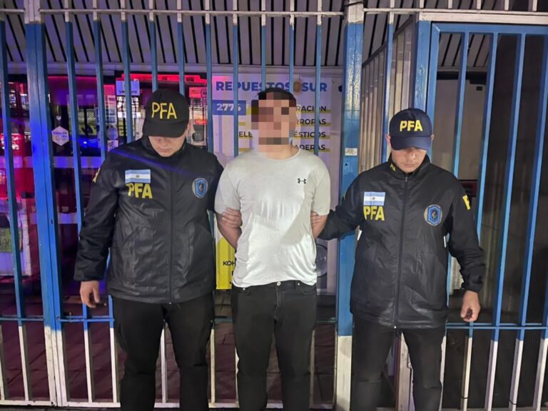 Expulsan a ruso acusado de liderar red de fake news por el Gobierno de Milei