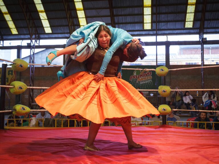 De Ferias Callejeras a la Cocina de La Paz: Un Viaje entre el Titanic y las Cholitas Luchadoras