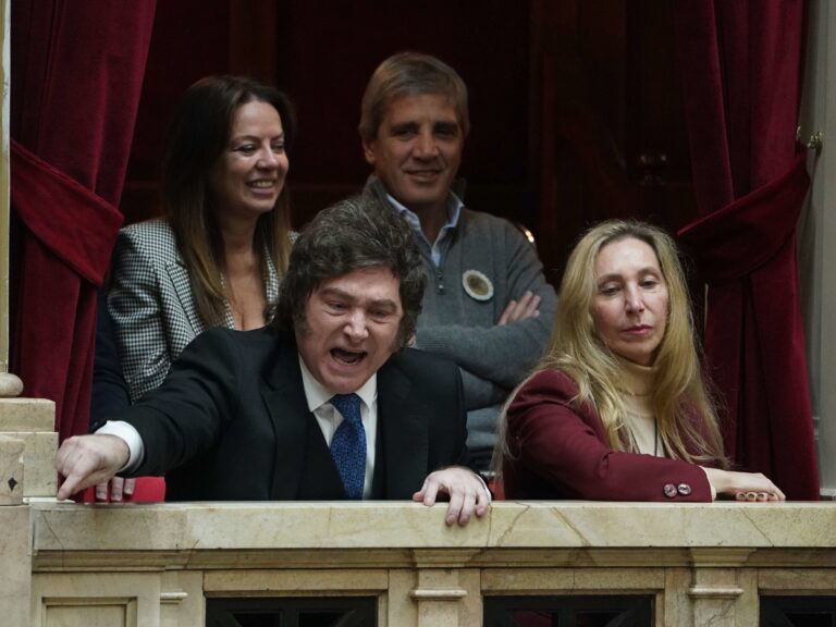 Crisis en la Casa Rosada: Javier Milei enérgico y un Gabinete atónito