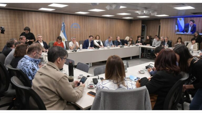 La oposición impulsa la reapertura de la Sala de Periodistas y convoca a la Comisión de Libertad de Expresión