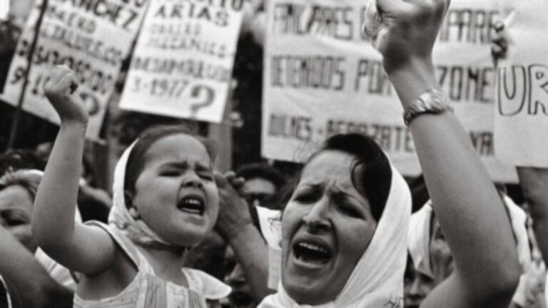 “Memoria en Avellaneda”: Conversatorio de la UNDAV sobre el golpe a 50 años de la emblemática foto de Adriana Lestido.
