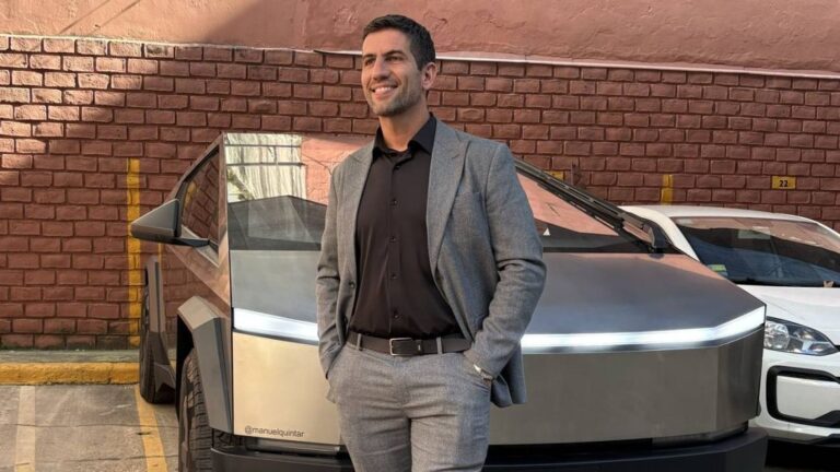 El controvertido viaje del Tesla de Manuel Quintar: del puerto al Congreso sin patente y grúa a Jujuy