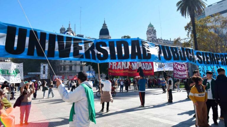 Marcha Universitaria a Plaza de Mayo: ¡Síguenos en Vivo!