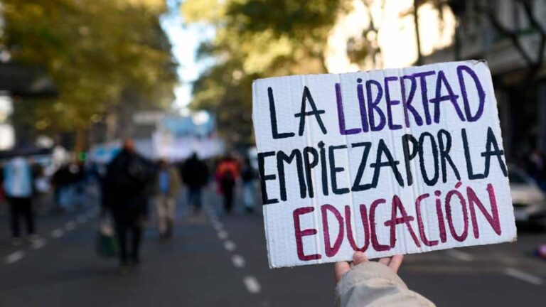 Fuga de Docentes y Aulas Vacías: La Realidad Tras la Gran Marcha Universitaria