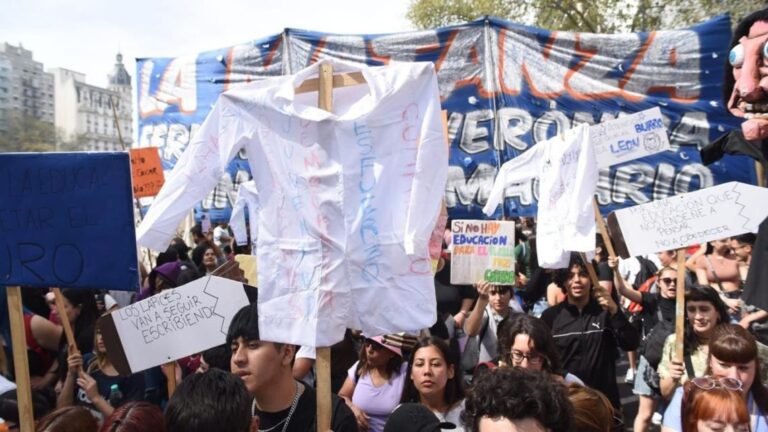El Gobierno Intensifica el Ajuste a la Ciencia Antes de la Cuarta Marcha Universitaria