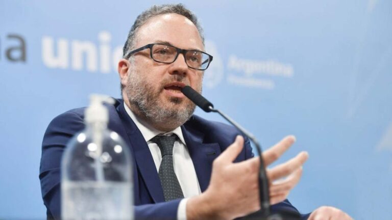 Matías Kulfas responde a parodia en redes tras error de radio