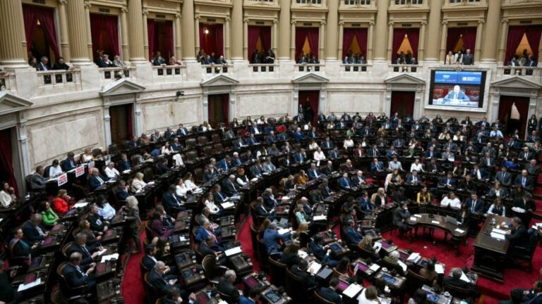 Ficha Limpia: La Oposición Busca Su Trata Independiente Mientras el Gobierno Se Mantiene Indeciso