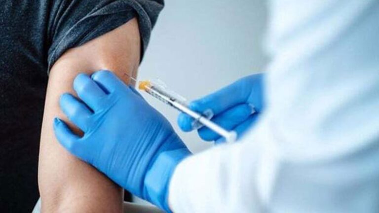 Padres antivacunas en Mendoza: pagaban hasta $160.000 por certificados falsos para sus hijos