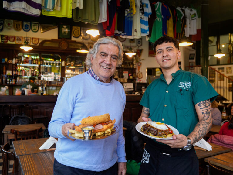 Caballito Celebra la Reapertura de un Bar Icónico: Bife a Caballo, Matambrito a la Pizza y Milanesa Maryland