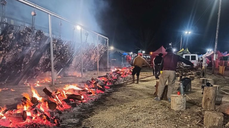 ¡Gran Fiesta de Asado Gratis y Shows Folclóricos por el Aniversario de General Alvear!