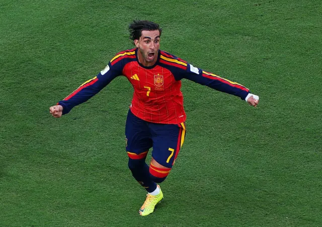 Ferran Torres celebra el gol de la victoria.