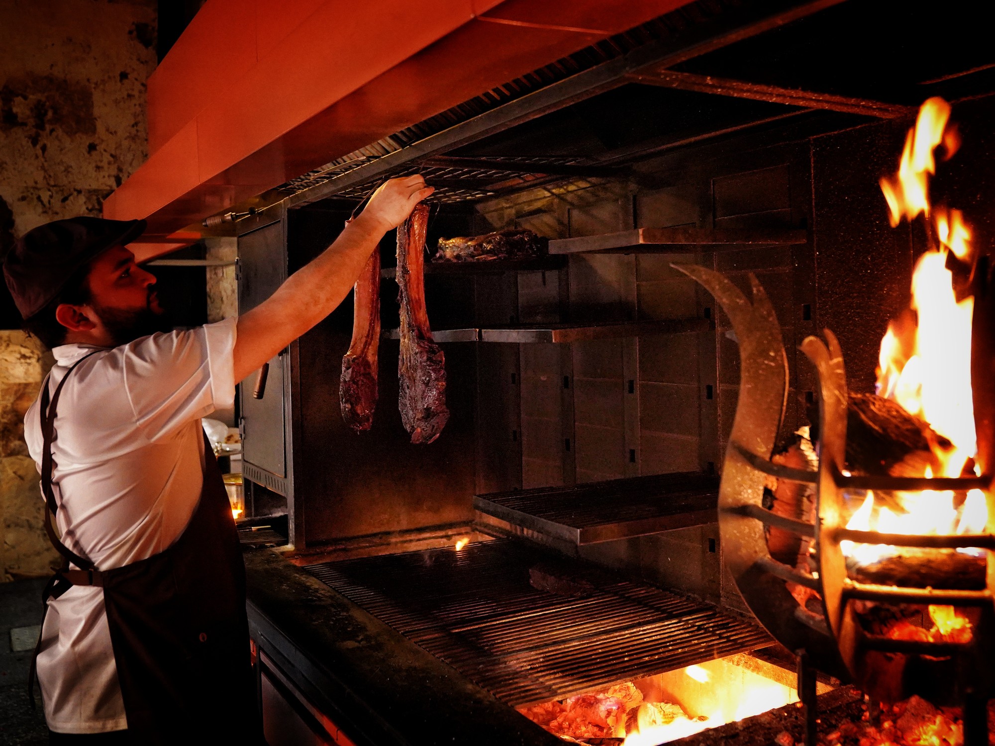 Descubre la Nueva Parrilla en Belgrano: Asado y Tomahawk al Gancho en un Local Emblemático