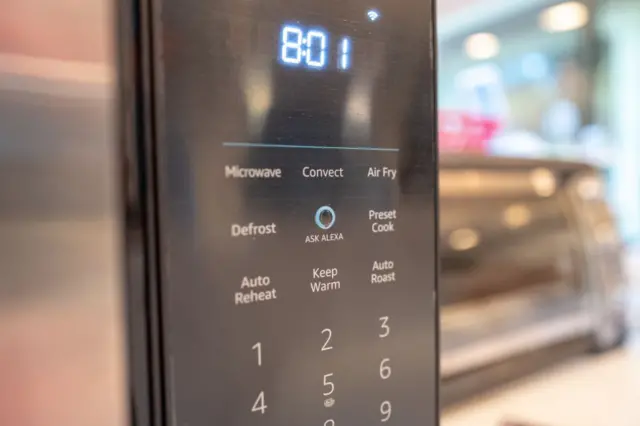 Panel de control de un microondas