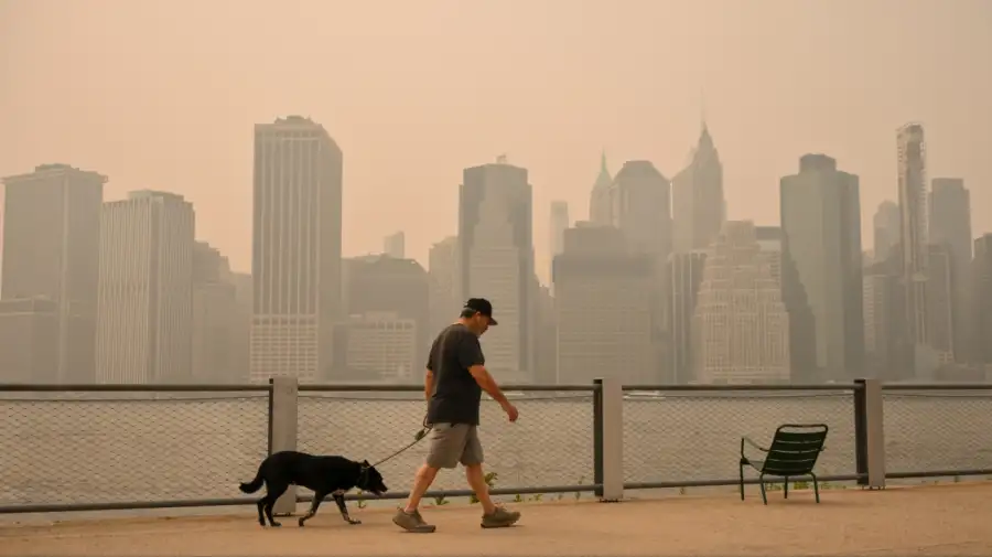 Densa cortina contaminante cubre Nueva York
