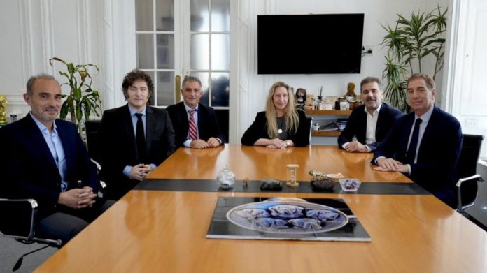 acuerdo-lla-pro-eduardo-menem-javier-milei-sebastian-pareja-karina-milei-cristian-ritondo-y-diego-sa.jpeg