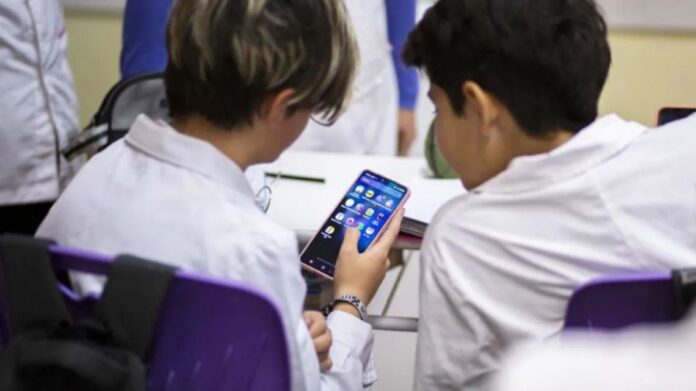 celulares-en-las-escuelas-2284307.jpg