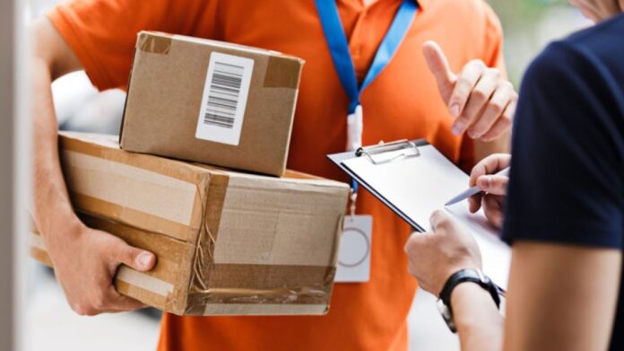 courier-2058987.jpg