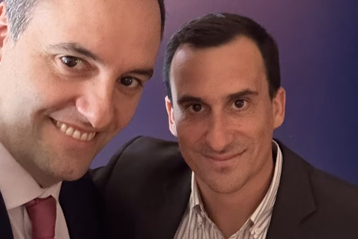 el-vocero-presidencial-manuel-adorni-junto-al-KESG4JKFAVFSDGWWRZFXYVB5CQ.jpg
