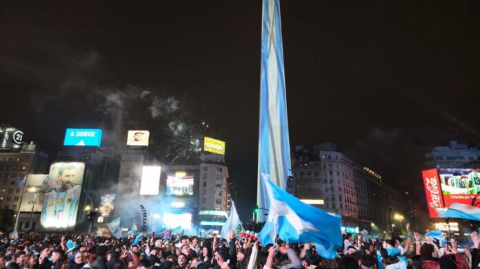 hinchada-argentina-en-el-obelisco-19072026-2286966.jpg