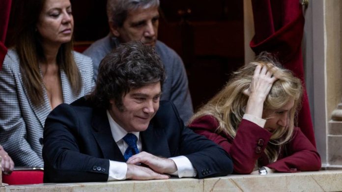 javier-y-karina-milei-en-el-congreso-2231376.jpg