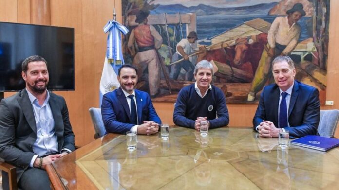 juan-pablo-valdes-con-caputo-2287194.jpg