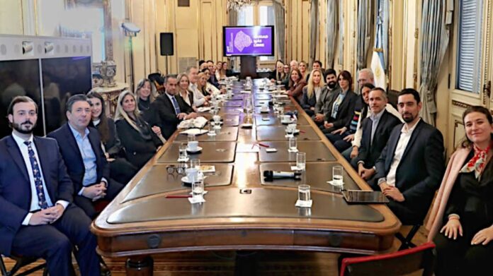 karina-milei-recibio-a-legisladores-portenos-de-lla-16072026-2284768.jpg