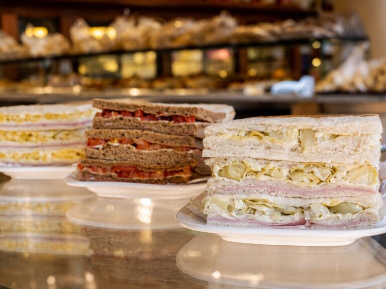 Los Sándwiches de Miga Más Deliciosos: Descubre Dónde Encontrarlos Según Tu Estilo