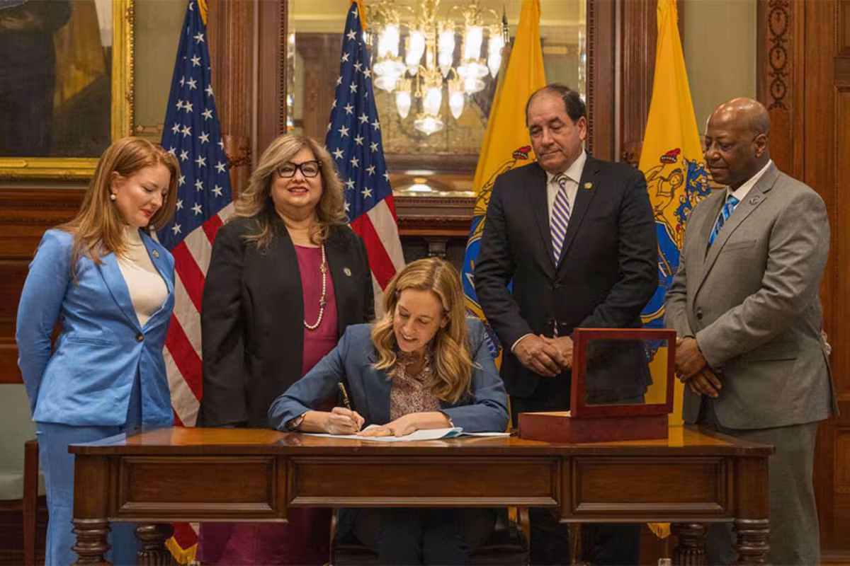 la-gobernadora-mikie-sherrill-firmo-tres-nuevas-VQRSZDFJJFH4XASWHXF6HJQJIY.png
