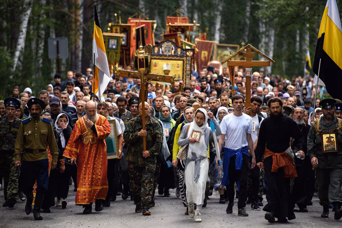 la-procesion-de-ekaterinburgo-al-bosque-ganina-UH325ZXH3ZGRBM4KRQCLBL4WQY.jpg