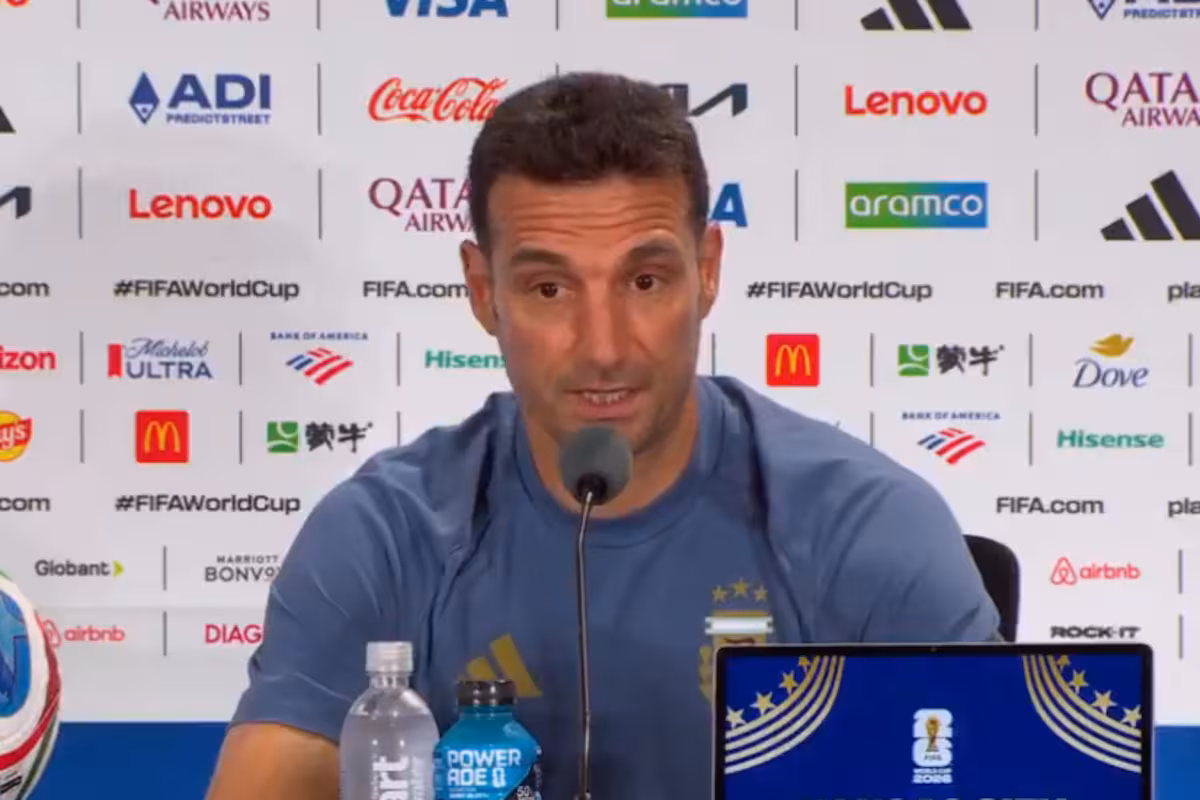 lionel-scaloni-le-bajo-el-tono-al-cruce-con-FTNSSLQSXJDYVJ53TWZZF56GD4.png