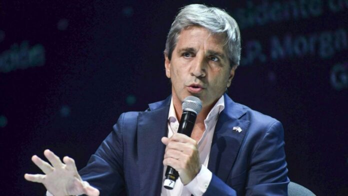 luis-caputo-2284986.jpg