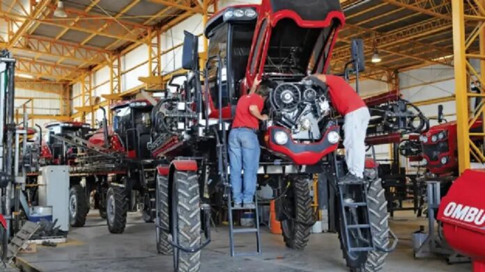 maquinaria-agricola-2136946.jpg